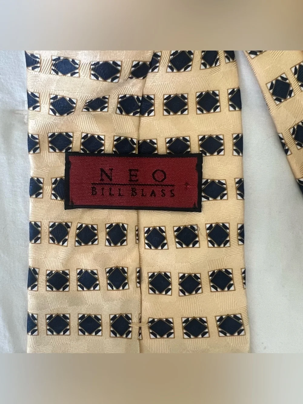 NEO Bill Blass Vintage Necktie 100% Silk